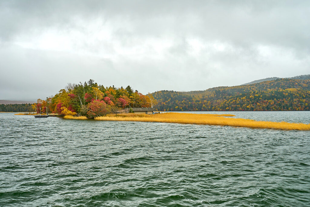 lake mashu autumn