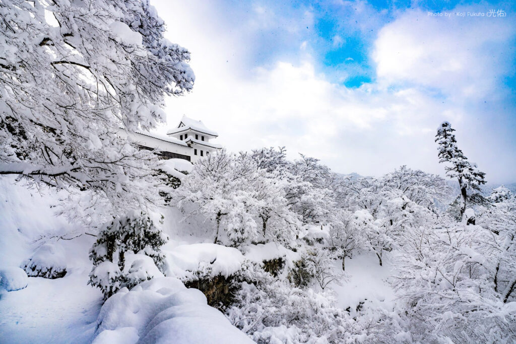 Gujo Hachiman castle snow