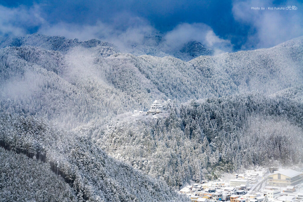 Gujo Hachiman castle view winter